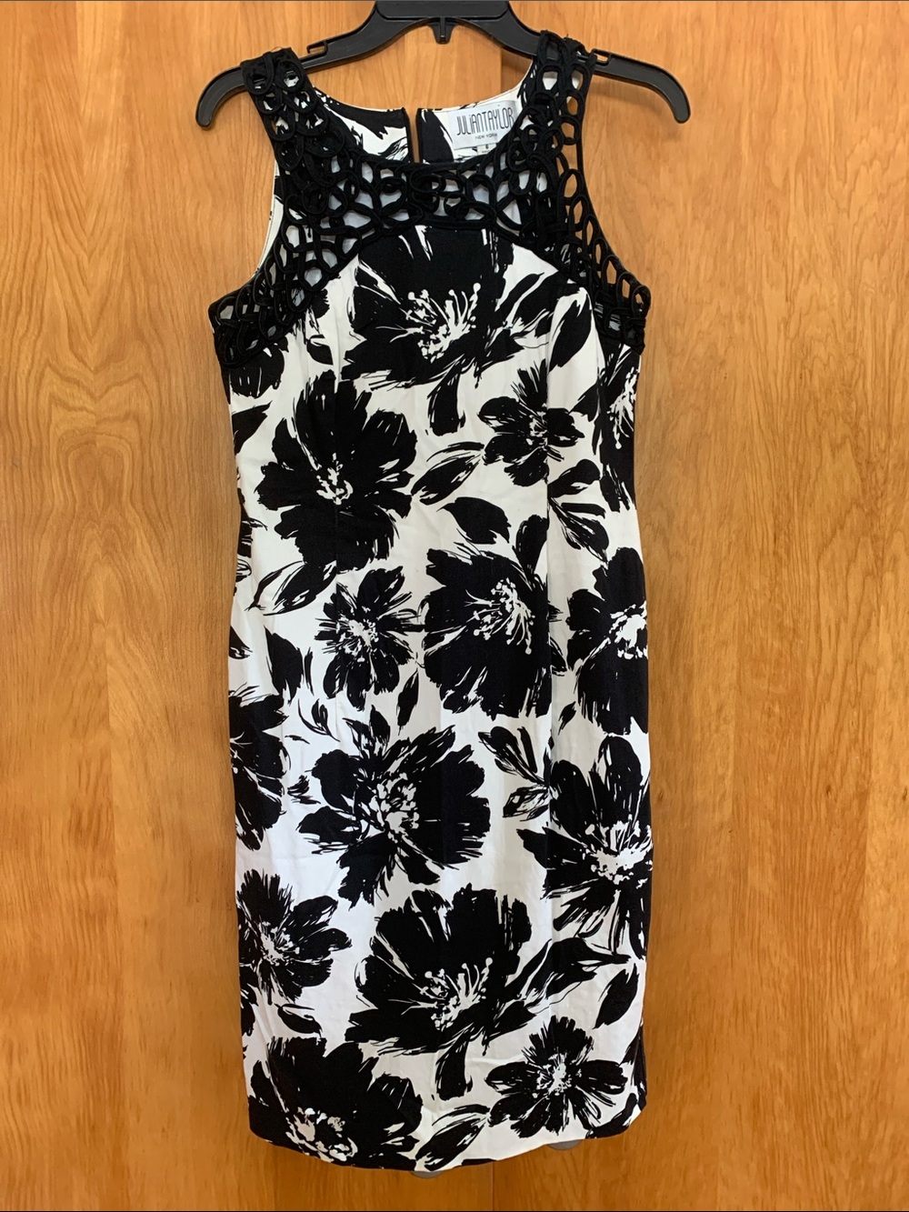 Julian Taylor Bold Black & White Hawaiian Floral Midi Dress w/ Crochet Yoke sz 6